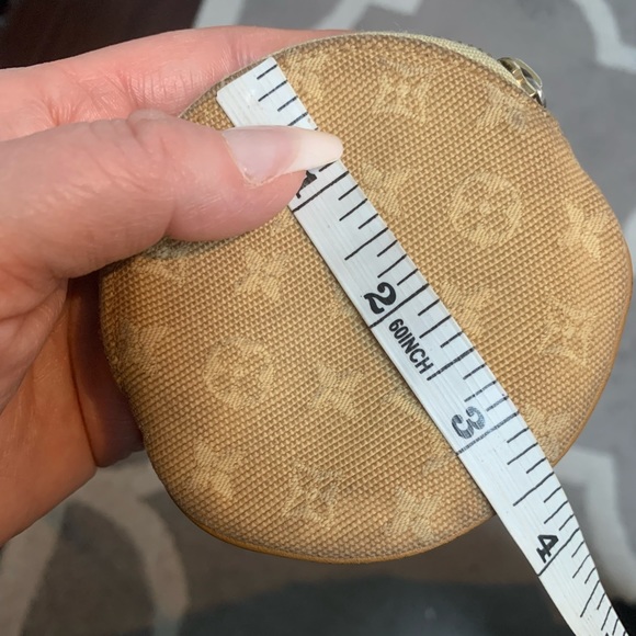 2006 authentic Louis Vuitton small coin pouch - Picture 8 of 16